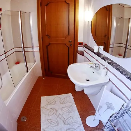 Bed and Breakfast I Art