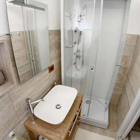 Bed and Breakfast I Art