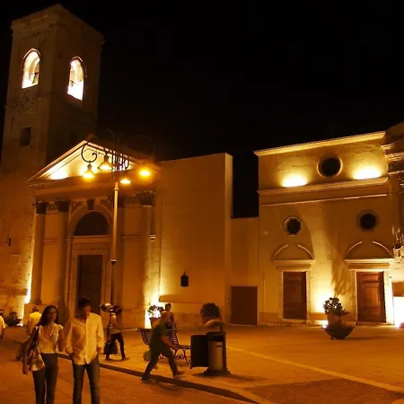 לינה וארוחת בוקר I Art 4*